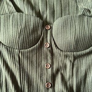 FASHION NOVE OLIVE GREEN CROP TOP💚💦